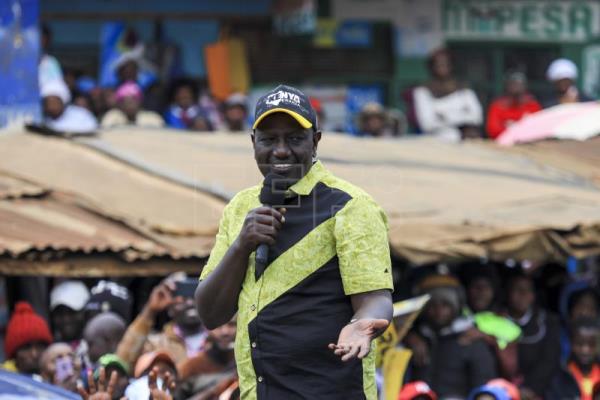  KENIA ELECCIONES – El vicepresidente Ruto madruga para votar y pide comicios pacíficos en Kenia