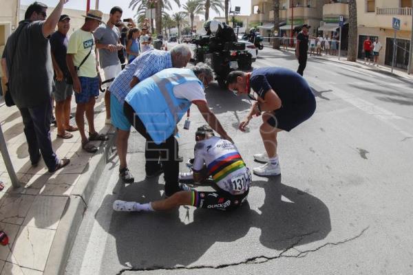 Alaphilippe sufre dislocación de hombro pero no fractura