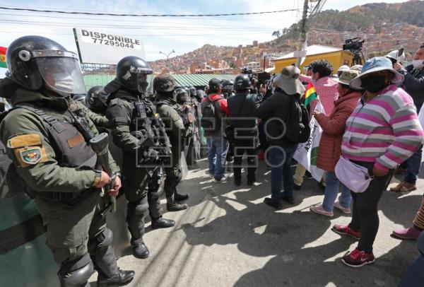 Cocaleros nuevamente marchan exigiendo el cierre de un mercado en Bolivia