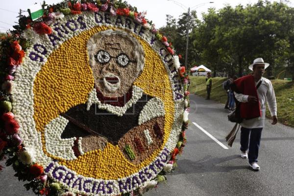  COLOMBIA CULTURA – Silleteros vuelven a pintar de colores a Medellín desfilando con sus flores