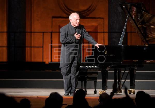  ALEMANIA ÓPERA – Barenboim pasa la batuta del nuevo «Anillo» a Thielemann por razones de salud