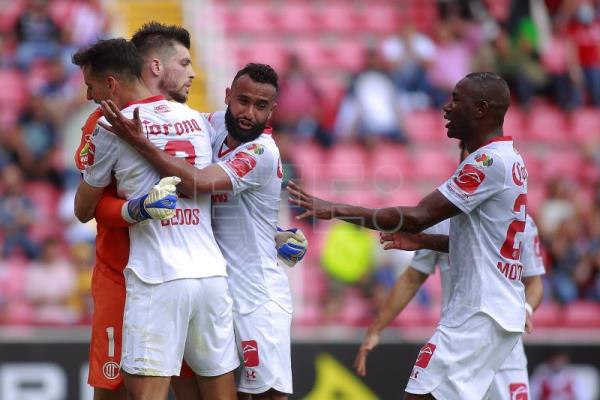  FÚTBOL MÉXICO – El colombiano Andrés Mosquera define el empate del Toluca ante el Puebla