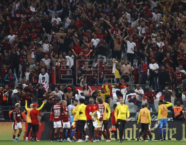  FÚTBOL LIBERTADORES – 0-2. Flamengo sorprende a Corinthians y da un paso al frente en la serie