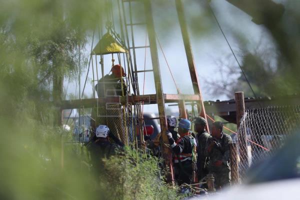 El drama de 10 mineros atrapados revive la polémica sobre las minas en México