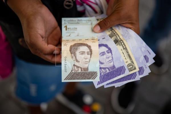  VENEZUELA MONEDA – La moneda de Venezuela se devalúa un 10 % por segundo día consecutivo