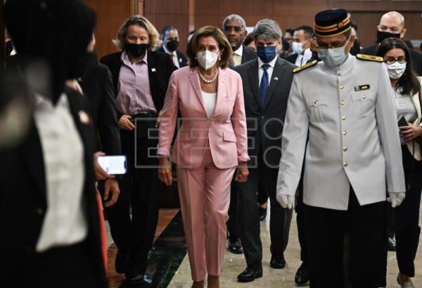  EEUU CHINA – Pelosi visita el Parlamento en Malasia antes de su posible viaje a Taiwán