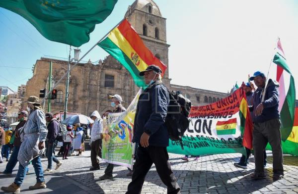 Campesinos piden titulación de tierras luego de marchar 29 días por Bolivia