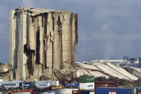 Se derrumba la cara norte de los silos de Beirut, un símbolo de la explosión