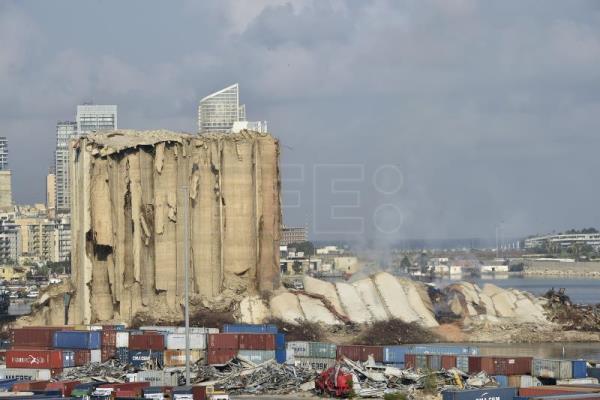  LÍBANO EXPLOSIÓN – Se derrumba la cara norte de los silos de Beirut, un símbolo de la explosión
