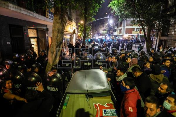 Grupos a favor y en contra de Cristina Fernández se manifiestan en Argentina