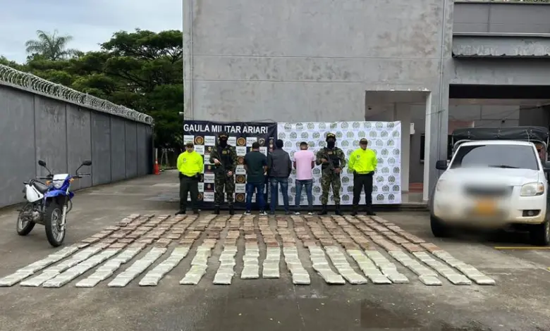  En vehículo robado, tres sujetos transportaban cargamento de marihuana