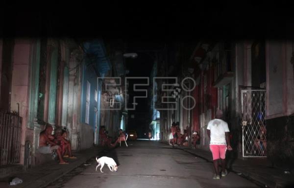  CUBA APAGONES – Cuba sufrirá este jueves un déficit de generación eléctrica del 36 %