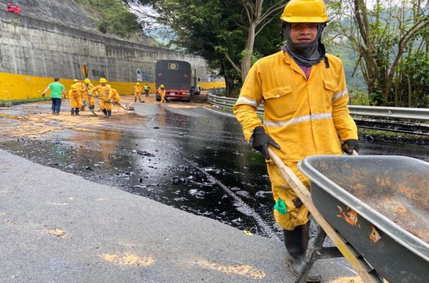  Por derrame de crudo en el kilómetro 22 cerrada bascula en la vía a Bogotá