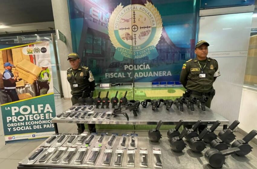  Un coronel del ejército fue capturado en el Aeropuerto Internacional el Dorado con 55 cargadores para pistola 4 miras y 7 adaptadores para fusil