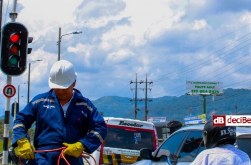  Repararon intersección semafórica dañada por vándalos en el cruce Rosa Blanca-Anillo Vial