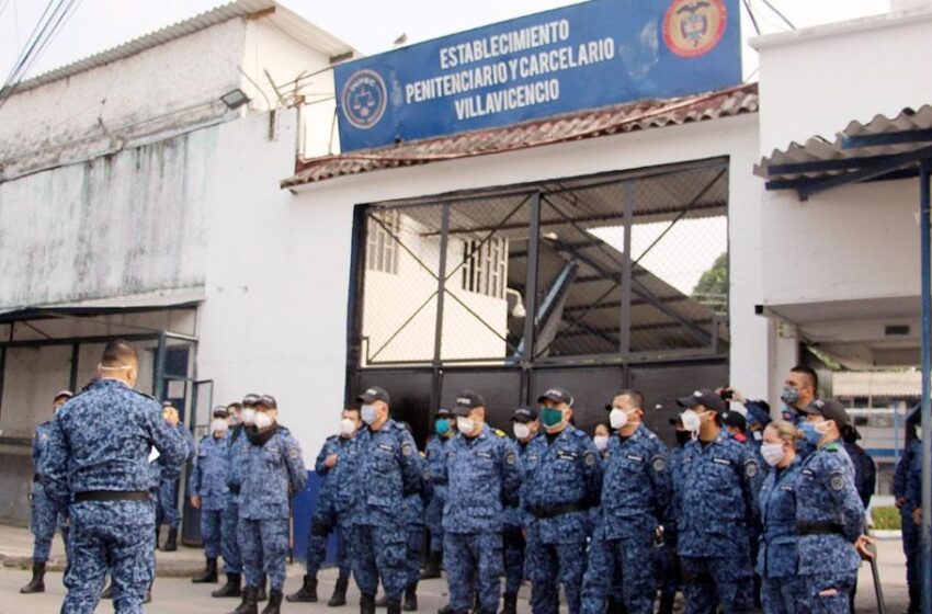  Fuertemente custodiados son trasladados varios presos de Villavicencio a otras cárceles del país