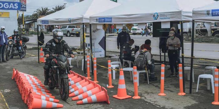  Dejar vehículos en casa al momento de consumir licor para evitar siniestros en carretera recomienda la Secretaría de movilidad