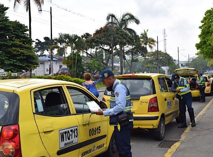  Levantarán medida de pico y placa en navidad para taxistas