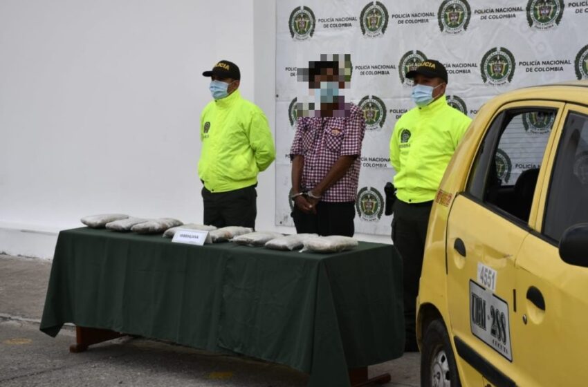  Hallaron material de guerra y narcóticos en un taxi. Seis personas fueron detenidas entre ellas tres menores