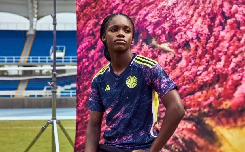  Caño Cristales va al Mundial Femenino. La nueva camiseta honra el icono turístico de Colombia