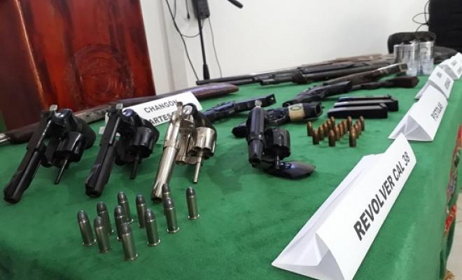  Decomisan armas de fuego y capturan a tres personas por porte ilegal