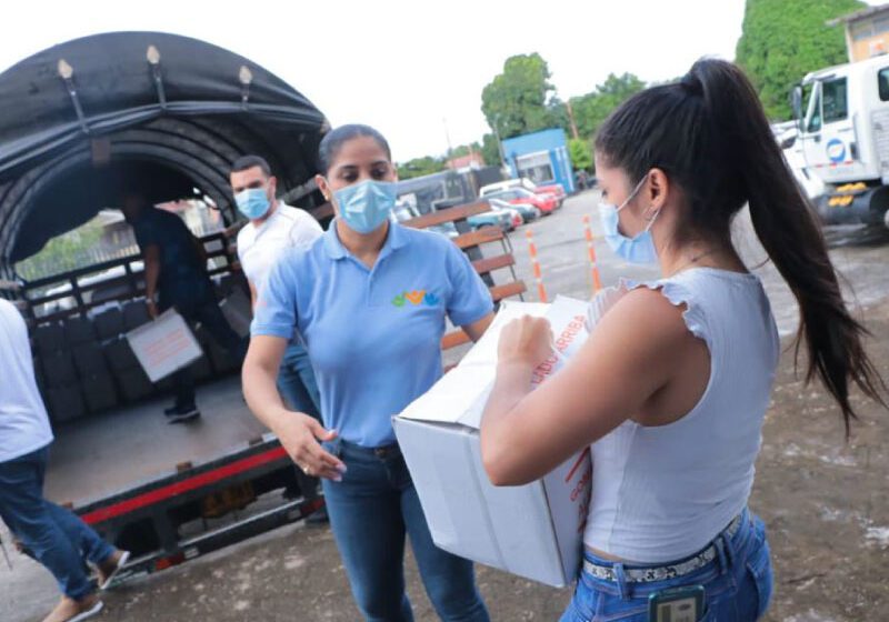  Gobernador entregó insumos a asociaciones del sector rural del Meta