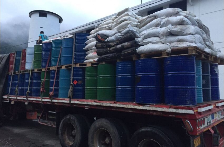  Policía inmovilizó un camión cargado de sustancias químicas para procesamiento de narcóticos