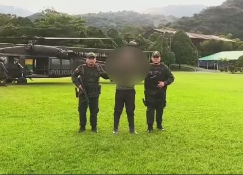  Capturado alias ‘Mochilas’ y trasladado en helicóptero desde Mapiripán a Villavicencio.