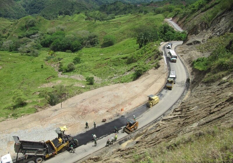  Concretaron el mejoramiento de la vía Piñalito-Santo Domingo. invertirán $63.900 millones