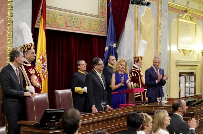  El presidente Gustavo Petro, en el Congreso de Diputados en España. Hoy estará con los Reyes de la Madre Patria.