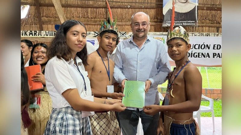  En gala diplomática entregaron informe de la comisión de la verdad a indígenas de Guaviare