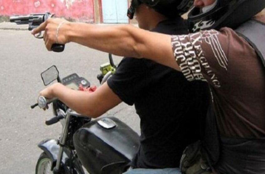  A balazos sicarios derribaron a una mujer de la moto en inmediaciones a Fundadores
