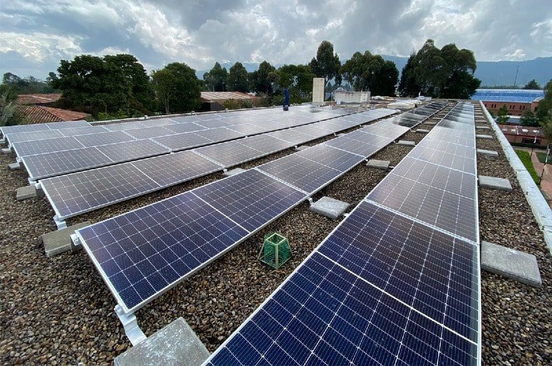  Colegio industrial ampliará oferta en talleres luego de recibir tres paneles solares