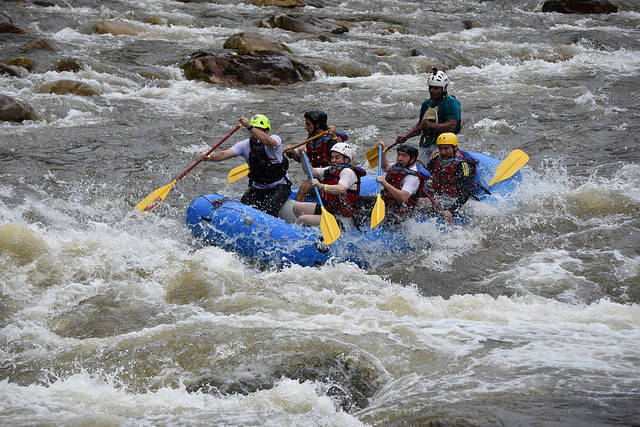  Defensa civil rescató a seis deportistas que practicaban Rafting en el río Guayuriba