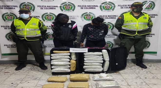  Descubren narcobús con 24 kilos de marihuana. Dos personas fueron capturadas