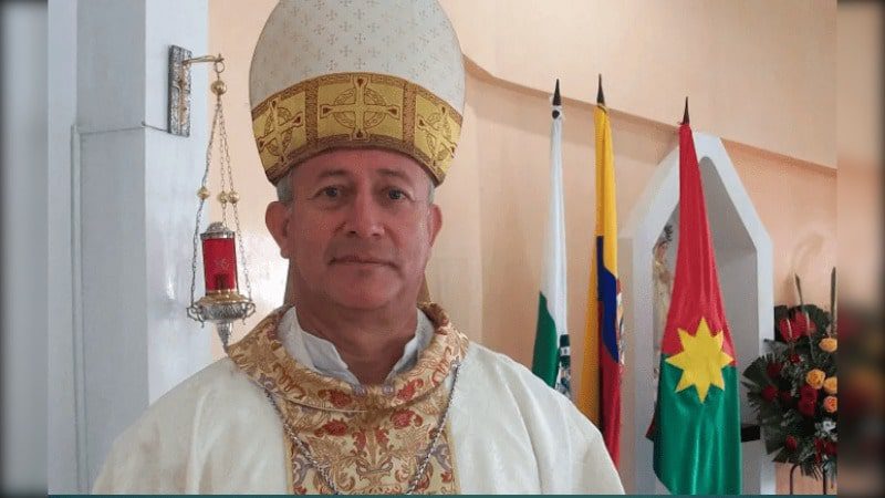  El Papa Francisco impone el Palio al arzobispo de Villavicencio Misael Vacca Ramírez