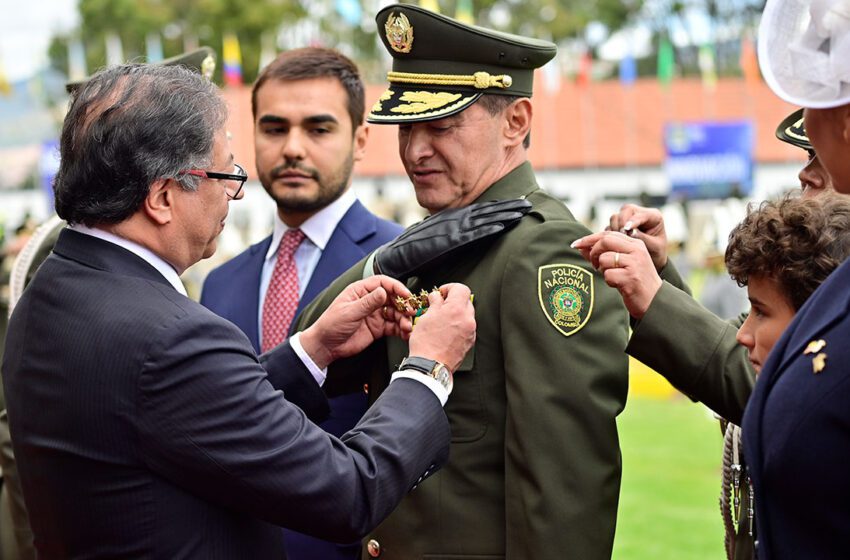  El Presidente Gustavo Petro felicitó al general William Salamanca.
