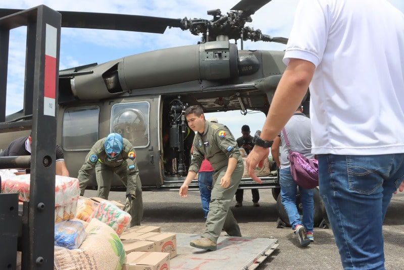  10 toneladas de alimentos son transportadas en helicóptero hacia El Calvario Meta.