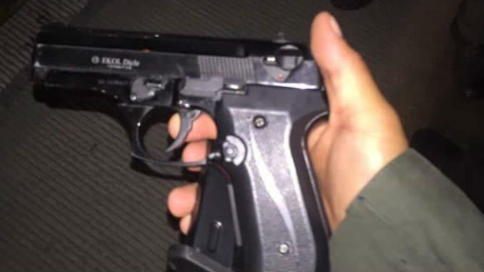  Desarman hombre que portaba pistola 9 mm en el centro de Guamal