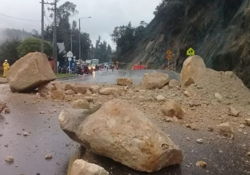  Cerrada la carretera a Bogotá por derrumbes