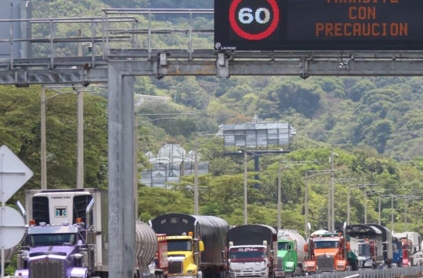  Cormacarena advierte sobre la amenaza ambiental por cierre de la vía a Bogotá
