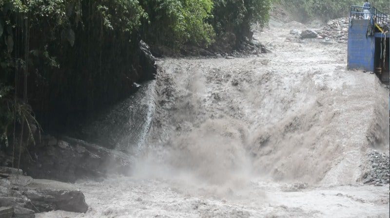 Emergencia en Villavicencio por falta de agua tras desprendimiento de tubería en Quebrada la honda