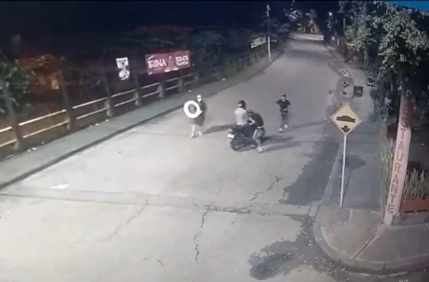  Servicio policial sobre el puente vehicular de Villa Humberto luego que los bandidos ocasionaron la muerte a motociclista para hurtarlo