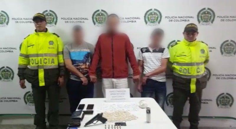  Tres venezolanos y un colombiano fueron capturados por tráfico de estupefacientes y armas de fuego en Malvinas y Topacio en Villavicencio