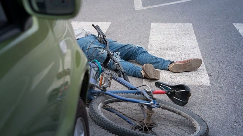  Ciclista murió arrollado por un carro particular sobre el anillo vial ruta a Catama