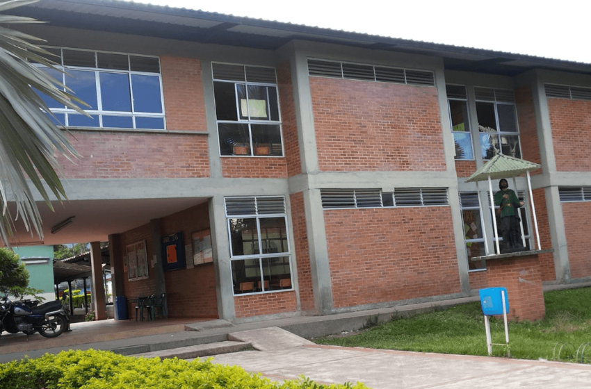  Rector del Colegio Agropecuario de Guacavía pide ayuda para mejorar sus instalaciones