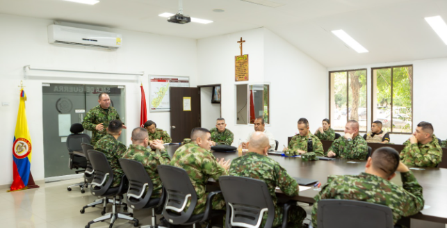  Hubo reunión de comandantes de brigada y batallones para repasar las metas para el presente año