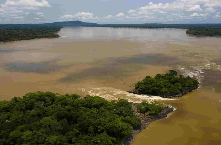  Dos desaparecidos y cuatro sobrevivientes al naufragar bote en el río Caquetá