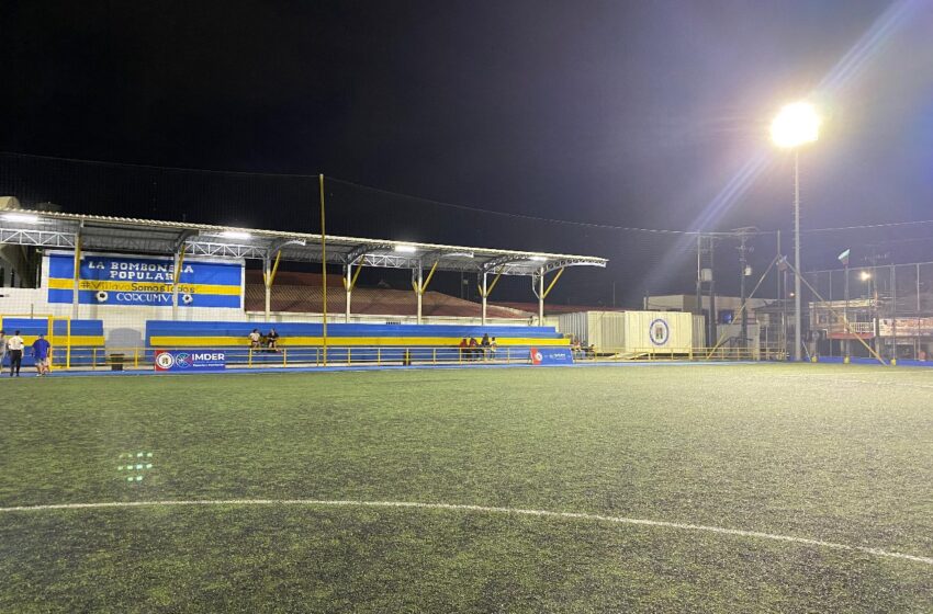  Cancha de fútbol “la bombonera” quedó con iluminación de categoría internacional