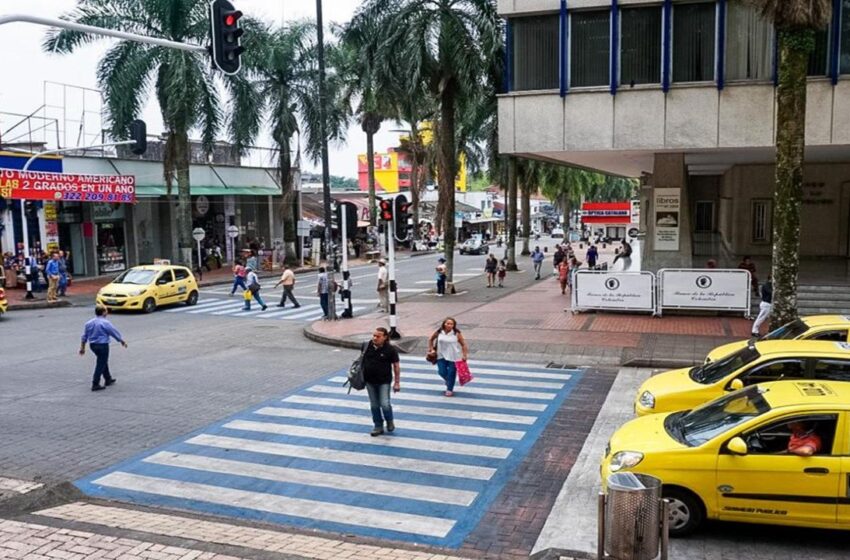  Intolerancia: hombre lanzó café caliente al rostro de una mujer guarda de tránsito